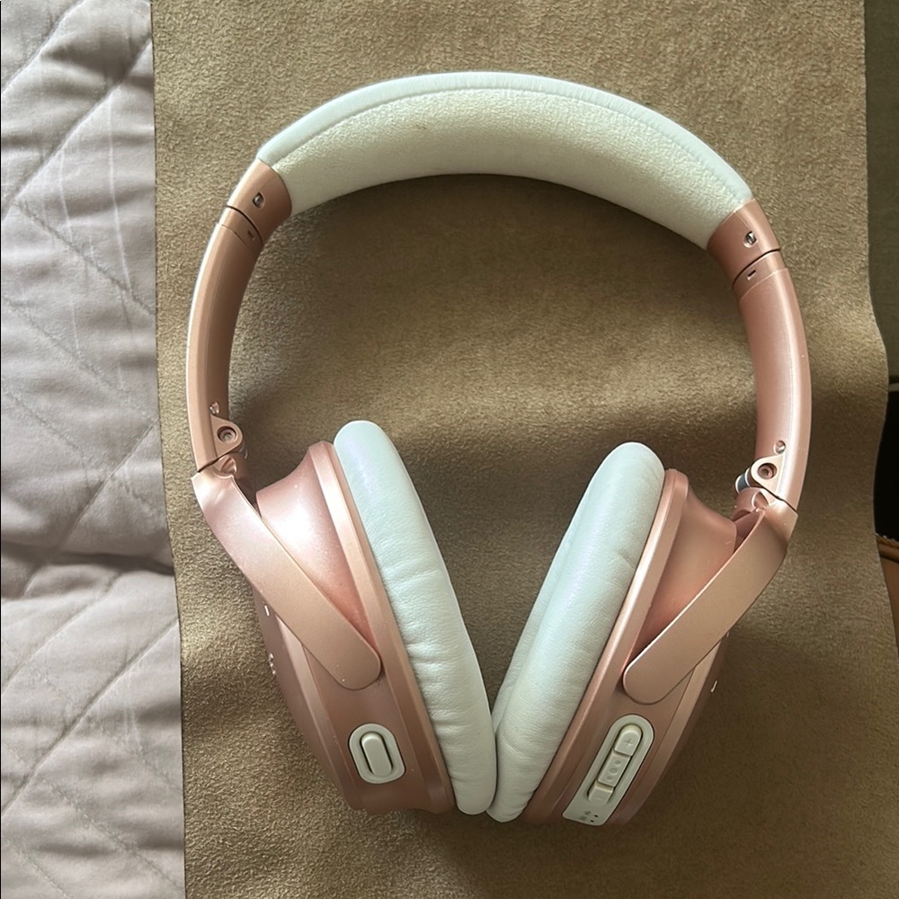 Bose QuietComfort 35 II Noise Cancelling Wireless Headphones Pink Rose Gold